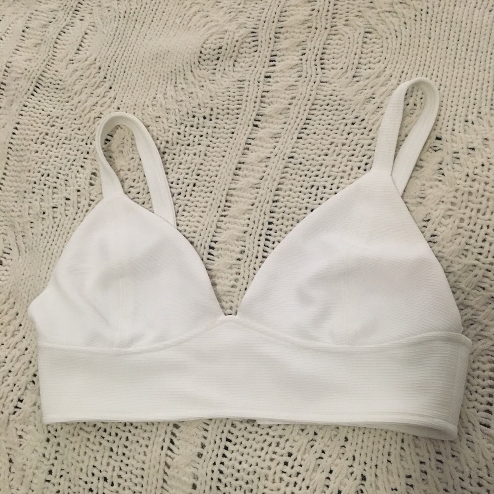 🔥 Sexy White Bralette Top with Back Zipper 🔥